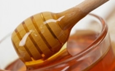 Mjalti në mënyrë të efektshme zbut kollitjen e natës