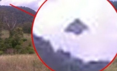 Australiani po kërkonte ari, fotografoi UFO-n në qiell