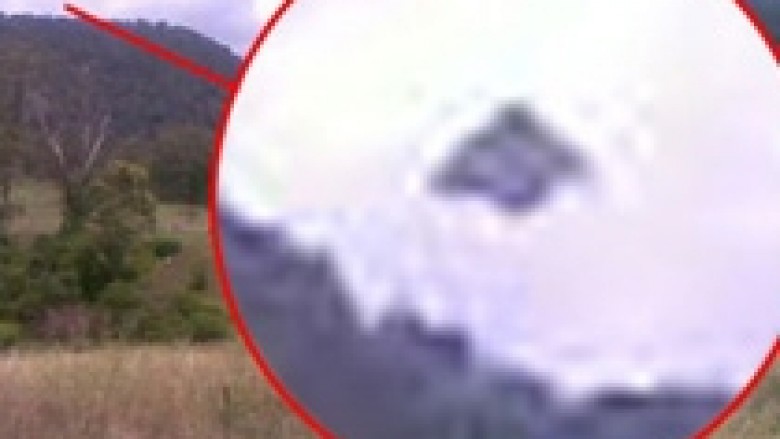 Australiani po kërkonte ari, fotografoi UFO-n në qiell