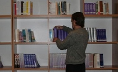 Pasurohet fondi i librave të Bibliotekës së Kuvendit të Kosovës