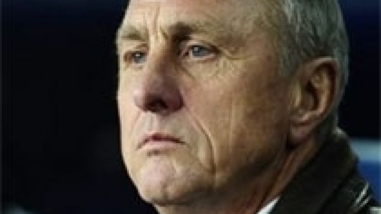 Cruyff: Arsenali nuk duhet ta shkarkojë kurrë Wengerin
