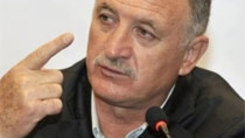 Scolari të zëvendësojë Ferraran?