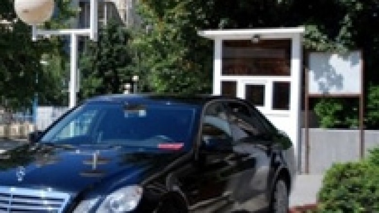 Korrupsioni lë Kosovën pa “Mercedes”