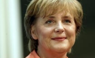 Merkel bën thirrje për forcimin e euros