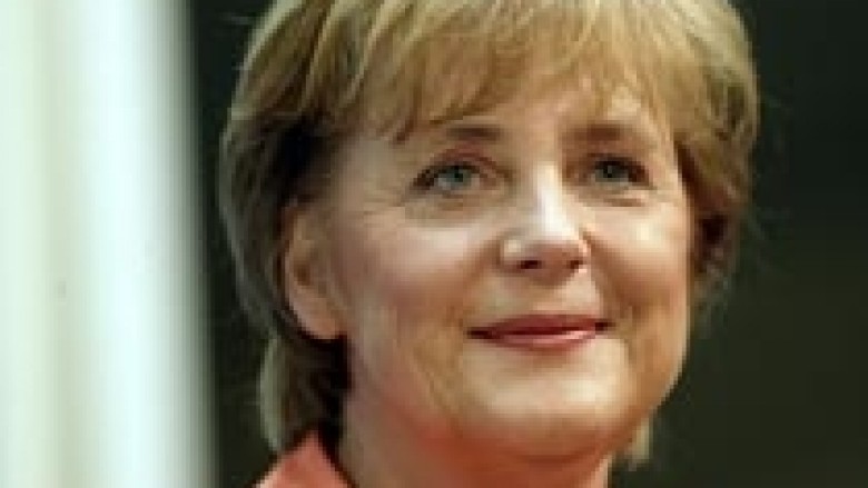 Merkel bën thirrje për forcimin e euros