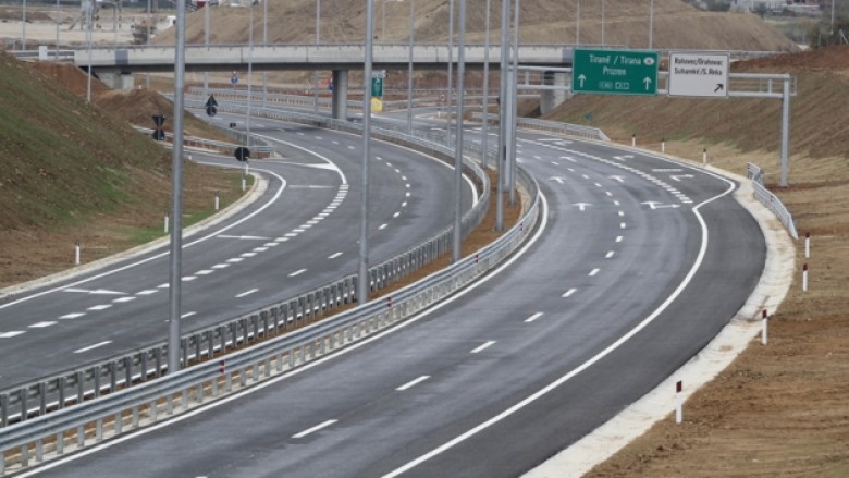 Investimet për autostradën Shqipëri-Kosovë-Serbi, s’bëhen para vitit 2017 (Video)