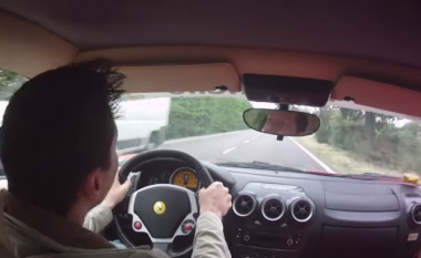 Testi i rrezikshëm me Ferrari, që për pak nuk përfundoi me fatalitet (Video)