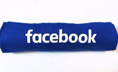 Facebook e zbulon logon e re në Twitter!