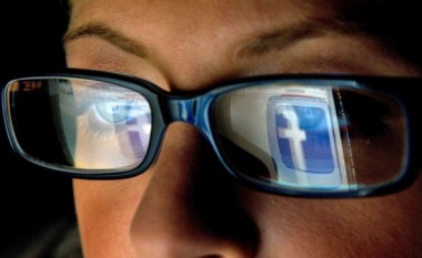 Facebook eksperimenton me “epideminë ngjitëse të rrjeteve sociale” përdoruesit e shqetësuar