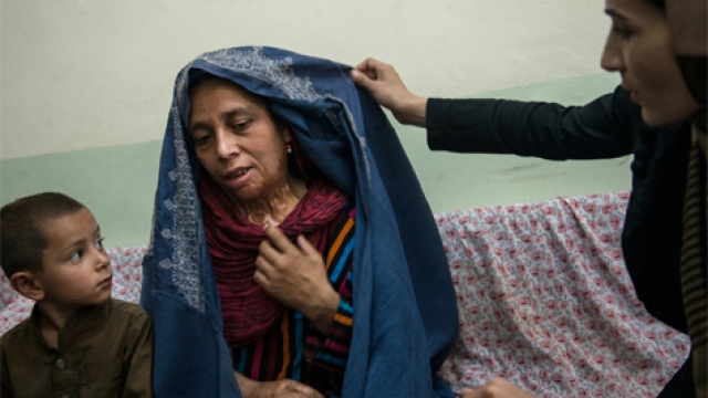 Shpëtohet në Kabul gruaja që për 25 vite u mbajt e mbyllur në dhomën e errët