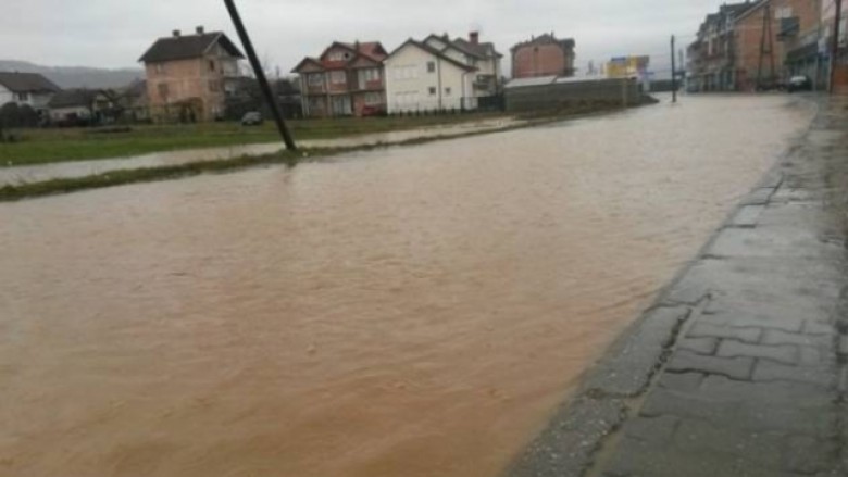 Fillojnë vërshimet në Kosovë (Video) - Telegrafi