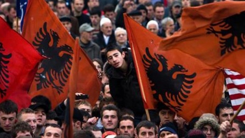 Qytetarët presin vazhdim të qetë të fushatës zgjedhore në Maqedoni (Video)