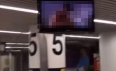 Filma porno në ekranet e aeroportit (Video,+18)