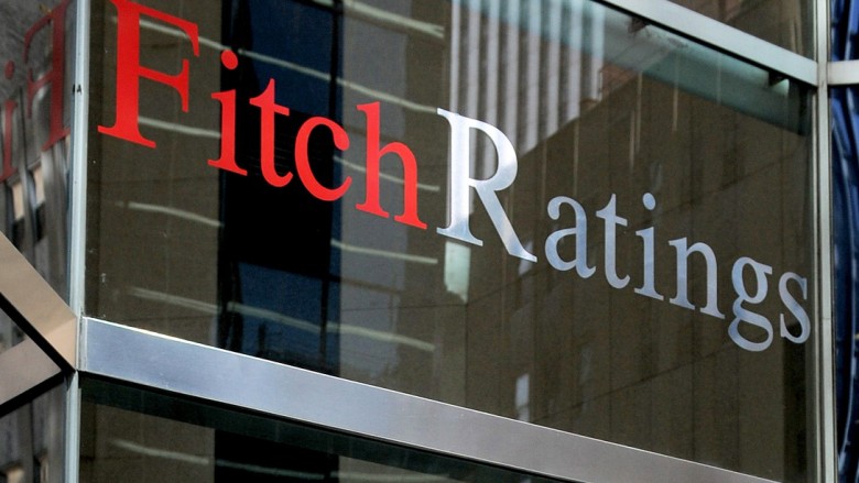 Fitch rrit vlerësimin kreditor të Greqisë