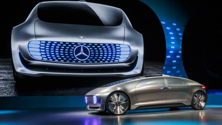 Mercedes F 015, “një apartament” (Video)