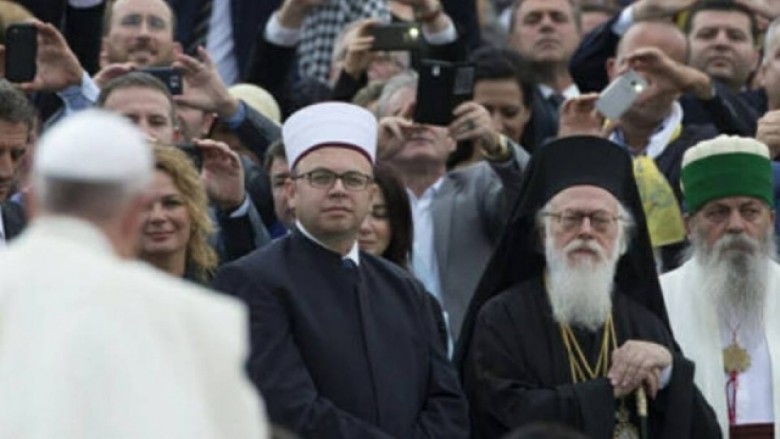 Foto, sa një mijë fjalë: Toleranca fetare ndër shqiptarë