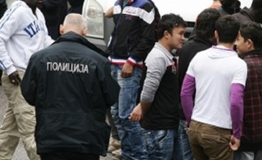 Policia e Maqedonisë parandalon trafikimin e 20 refugjatëve