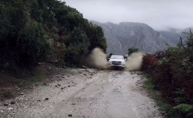 Në Shushicë të Shqipërisë, Mercedesi teston GLE-në (Video)