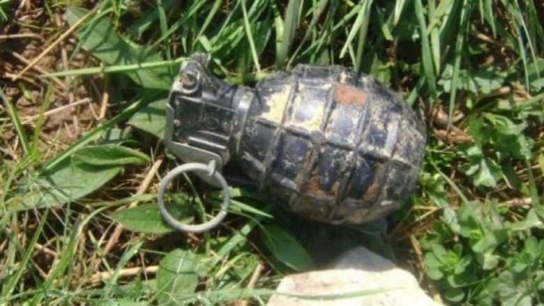 Fëmijët gjejnë një granatë dore në Prishtinë