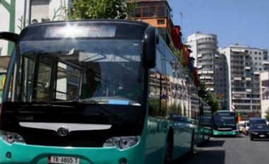 Drejtonte autobusin i dehur, arrestohet shoferi në Tiranë