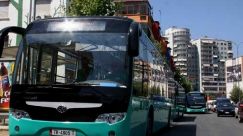 Shoferët e transportit publik në punë deri në moshën 70 vjeçare, propozohen ndryshime në Kodin Rrugor të Shqipërisë
