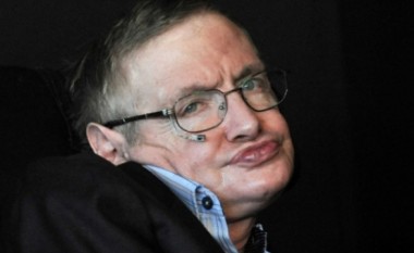 Stephen Hawking me këshillë për personat në depresion: Krahason vrimat e zeza me depresionin për të krijuar një analogji brilante