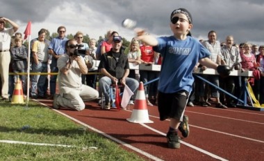 Hedhja e celularëve, sporti kombëtar i Finlandës (Foto)