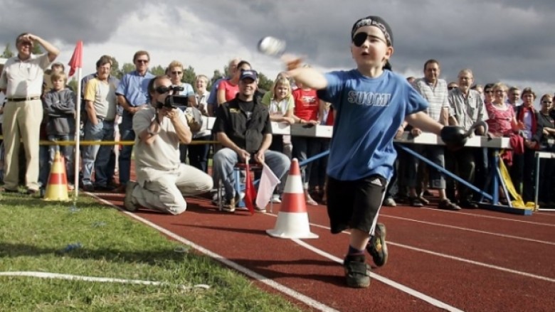 Hedhja e celularëve, sporti kombëtar i Finlandës (Foto)