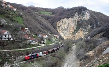 Rikthimi i linjës hekurudhore Prishtinë-Beograd – 333 kilometra dhe 9 lokomotiva në Kosovë, ndërsa 3,739 kilometra dhe mbi 300 lokomotiva në Serbi