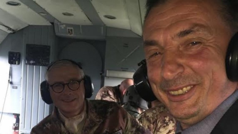 Herën e parë në helikopter, Rasim Selmanaj nuk e lë pa “selfie”