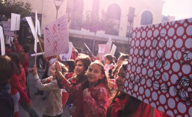 Qindra nxënës të A.S.K-ës në marsh kundër varshmërive!