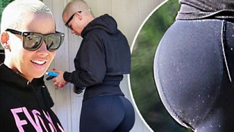 Shokuese – Amber Rose përdor zmadhues të të pasmeve (Foto)