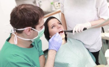 Ja çfarë thotë dhe çfarë në të vërtetë mendon dentisti juaj