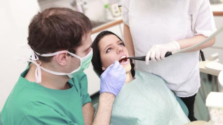 Ja çfarë thotë dhe çfarë në të vërtetë mendon dentisti juaj