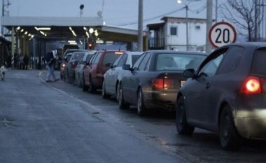 Ja për çfarë nuk duhet t’i pyesni bashkatdhetarët (Foto)