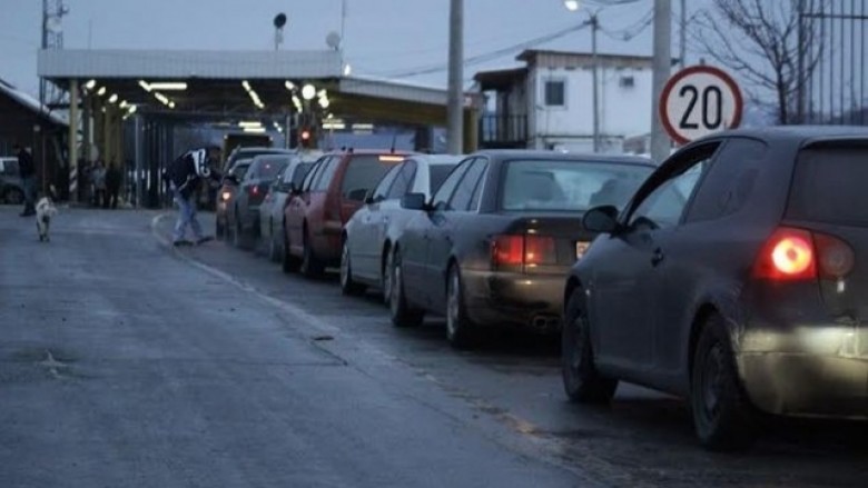 Ja për çfarë nuk duhet t’i pyesni bashkatdhetarët (Foto)