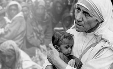 Ja kush ishte Nënë Tereza: Jeta e humanistes shqiptare (Foto)