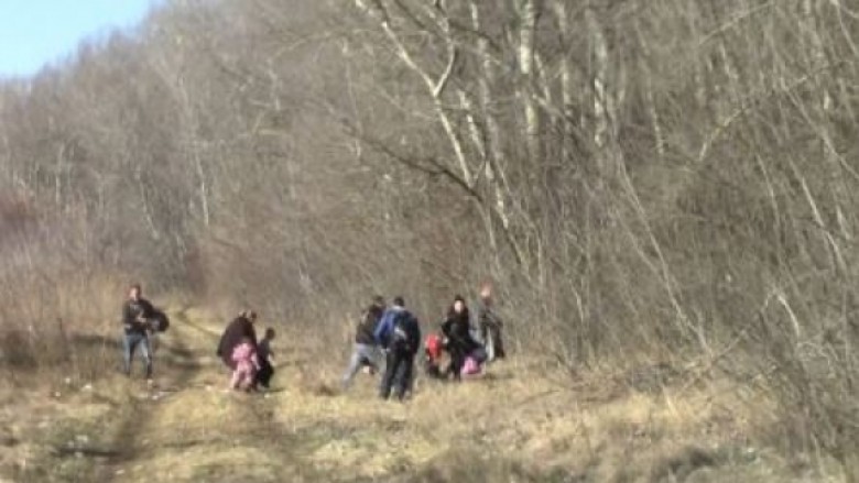 Kështu e kalojnë kosovarët kufirin Serbi – Hungari (Video)