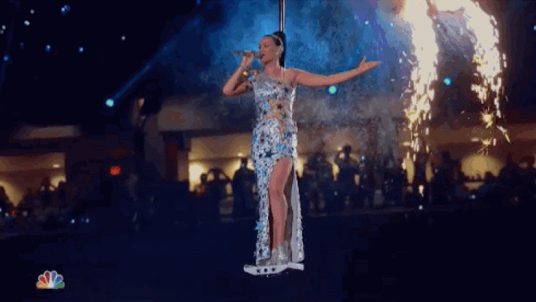 Katy Perry ndez publikun e Super Bowl (Foto)