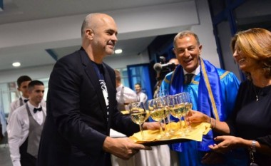 Kamerieri Edi Rama