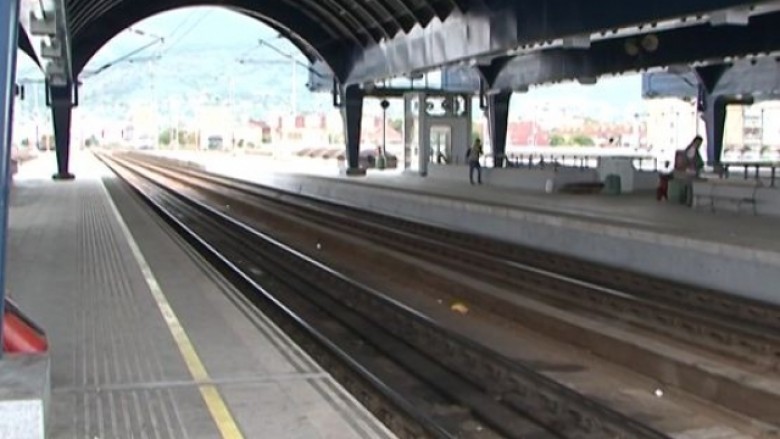 Bojkot në “Hekurudhat e Maqedonisë”, kërkojnë rritje të pagave