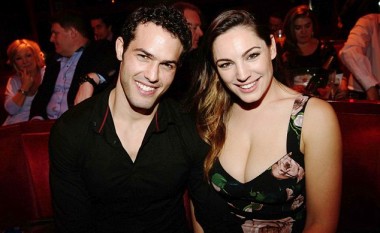 Kelly Brook lehtë gjen të dashur (Foto)