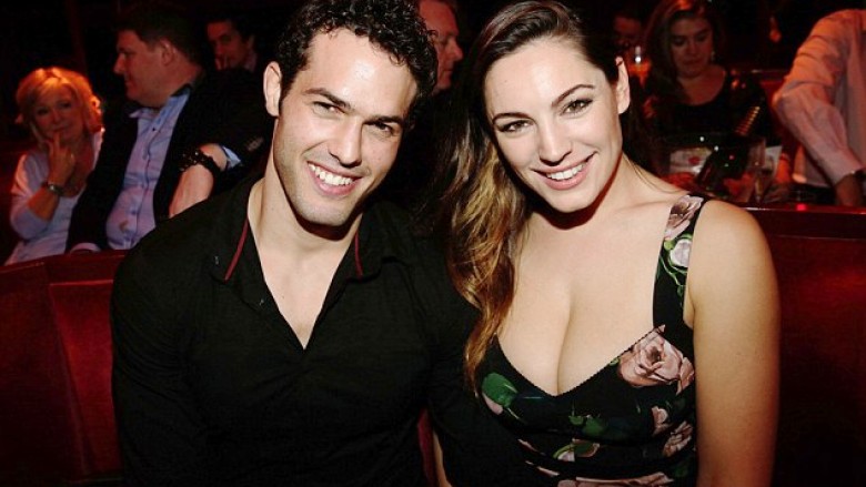 Kelly Brook lehtë gjen të dashur (Foto)