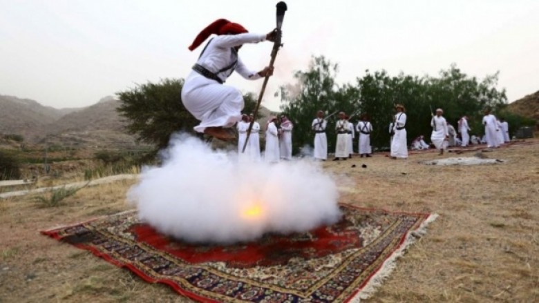 Kjo ndodhë vetëm në Arabi! (Foto)