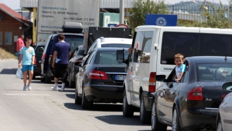 Rikthehen kolonat, deri në dy orë pritje në Merdare