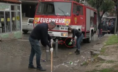 Komuna e Vushtrrisë pastron rrugët me detergjent e Domestos (Video)