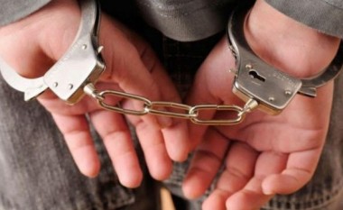 Kontrabandoi dhjetë shtetas afgan, arrestohet serbi në Ferizaj