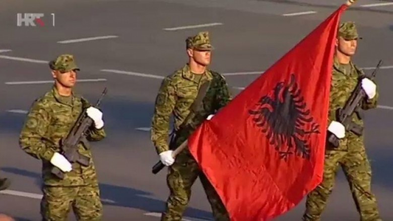 Kroatët festojnë Ditën e Pavarësisë: Aty valon edhe Flamuri kuq e zi (Foto)