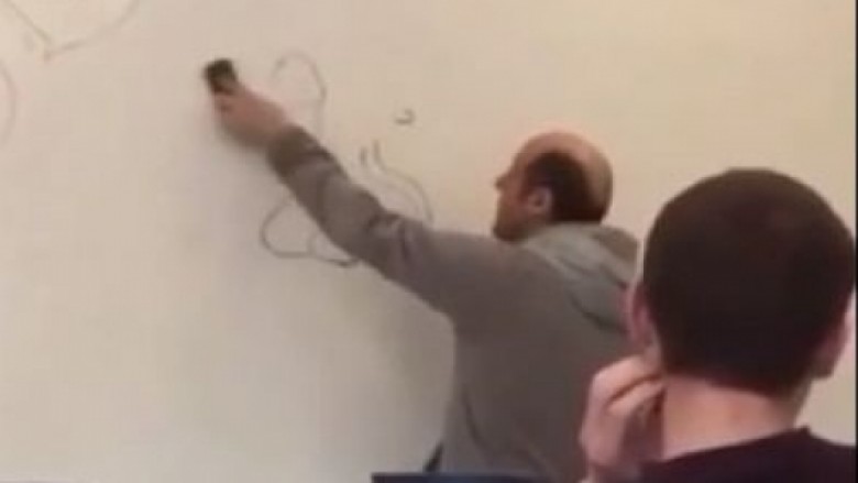 Kur nxënësit i bëjnë kurthin profesorit (Video,+16)