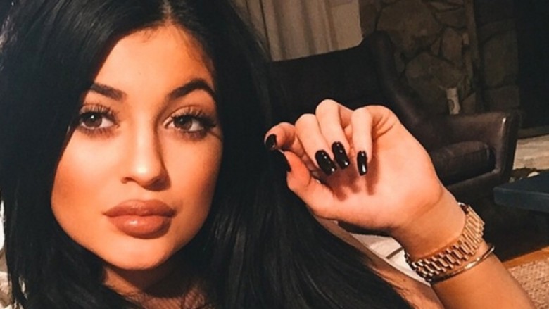 Kylie Jenner shuan kureshtjen e të gjithëve